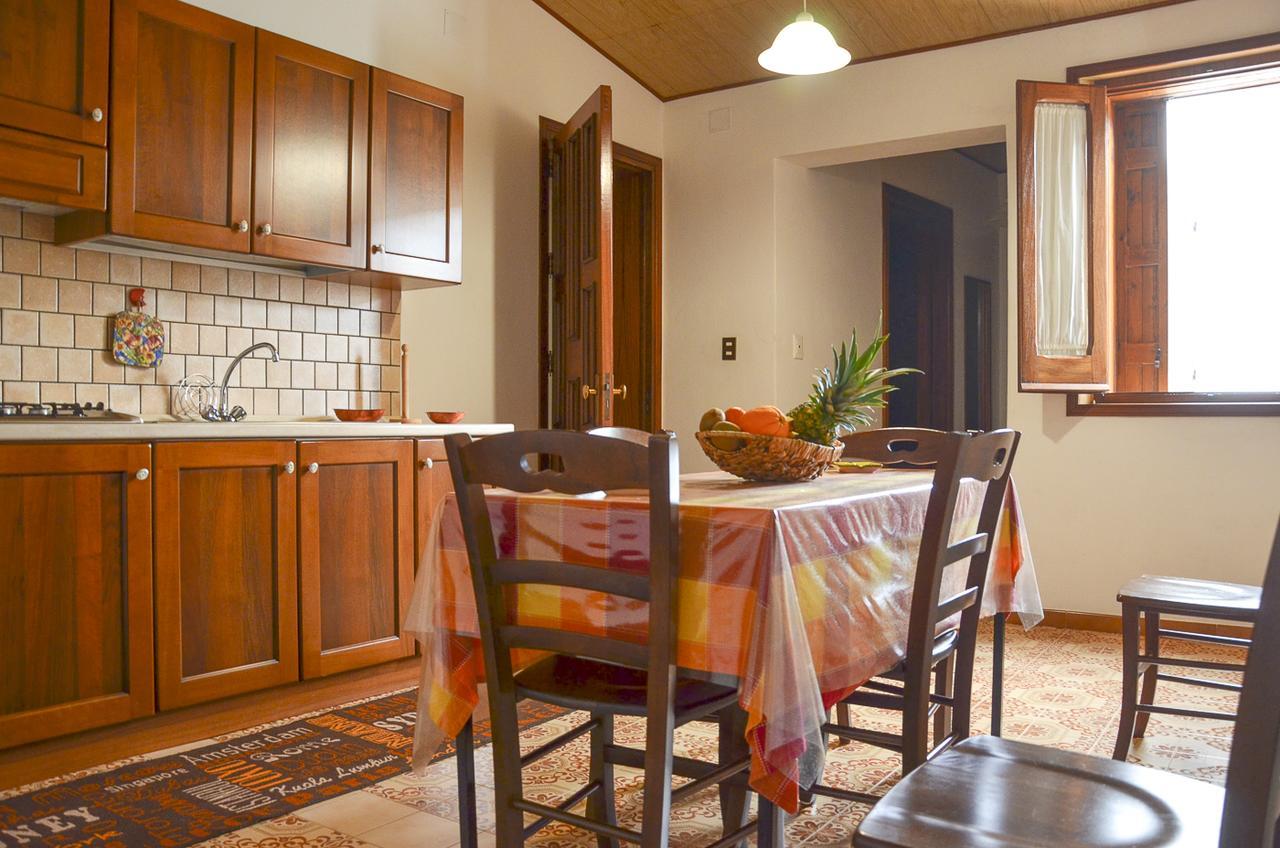 Ferienwohnung La Grande Palma Castelluzzo Exterior foto